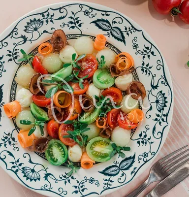 Салат с рукколой, помидорами черри и кедровыми орешками: пошаговый рецепт с  фото | Меню недели