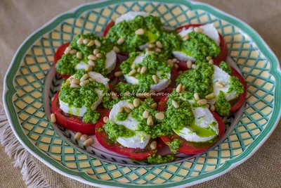 Салат капрезе со шпинатом, пошаговый рецепт с фотографиями – Итальянская  кухня: Салаты. «Еда»