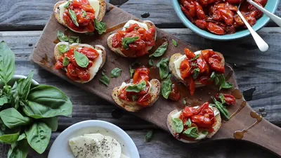 Салат с вялеными помидорами и моцареллой - рецепт автора Diana Minskaya