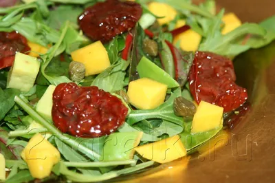 Салат с вялеными помидорами — рецепт с фото пошагово