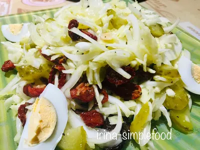 Салат с брынзой и вялеными помидорами под шпинатным соусом рецепт фото  пошагово и видео - 1000.menu