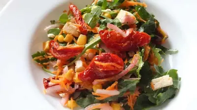 Салат с вялеными помидорами и моцареллой - рецепт автора Ксения Вышкварко