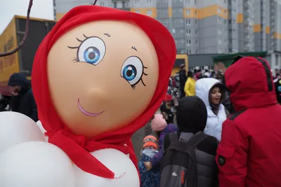 Фото: В Никола-Ленивце на Масленицу сожгли замок корона-людоеда -  Российская газета