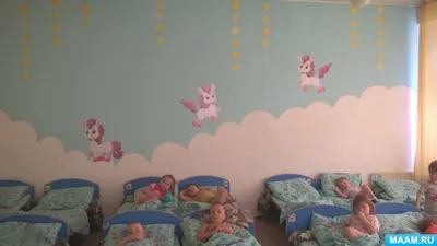 Интерьер спальни детского сада с двухуровневыми кроватями Стоковое Фото -  изображение насчитывающей ново, день: 128225234