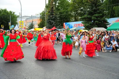 Фестиваль «Сызранский помидор» 2022 • Шествие | Денис Царев | Для тех, кто  никуда не спешит | Дзен