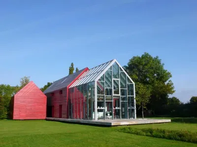 Деревенский дом с теплицей на крыше - Блог \"Частная архитектура\" |  Innovative architecture, Build a greenhouse, Architecture