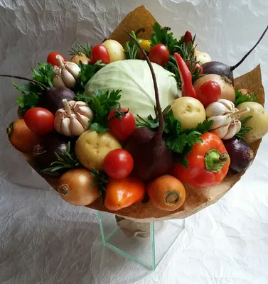 Фруктово-овощной букет красно-чёрный - БорщБукет | Букеты из овощей и  фруктов | Краснодар