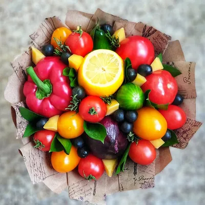 Съедобный Букет из овощей, цветов и салата купить в Москве с доставкой  недорого