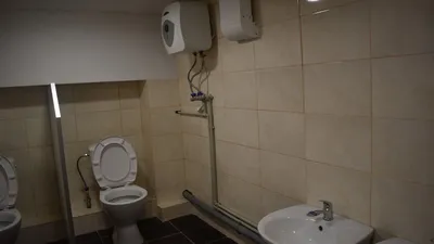 Туалеты без дверей – разразился скандал из-за укрытия в детском саду  Украинки - 24 Канал