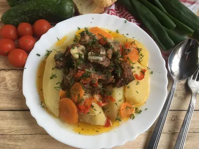 Тушеная картошка с тушенкой в кастрюле | Рецепт в 2023 г | Картофель на  сковороде, Картошка, Овощи