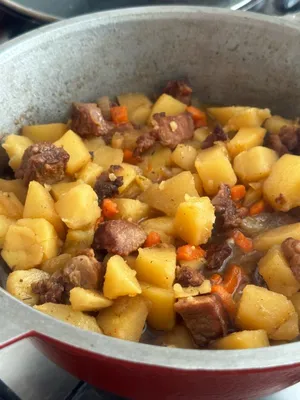 Тушеная картошка с овощами на сковороде рецепт фото пошагово и видео |  Рецепт | Кулинария, Идеи для блюд, Вегетарианские блюда
