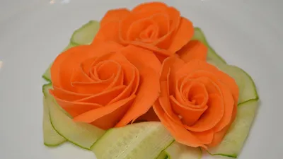 Украшение из овощей Роза из морковки - YouTube