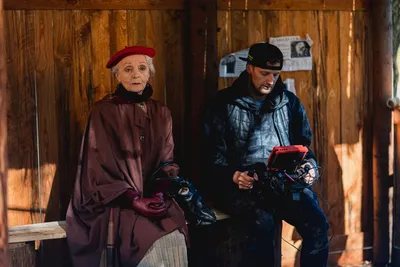 O L D U S H K A on Instagram: “Валентина Ясень @valentinayasen Сергей  Арктика @sergey_arctic… | Old couple photography, Older couple poses, Older  couple photography