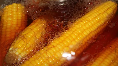 Как сварить молодую кукурузу: рецепт Лизы Глинской с маслом