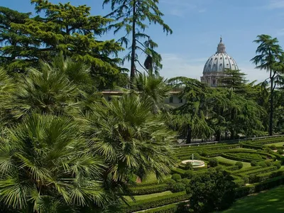 Файл:Gardens in the Vatican City 02.jpg — Википедия