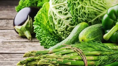 Когда и в каком виде лучше есть темно-зеленые листовые овощи? | Доктор  Наталья Павлюк | Дзен
