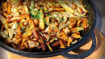 Рецепт: Жареный картофель с лесными грибами на RussianFood.com