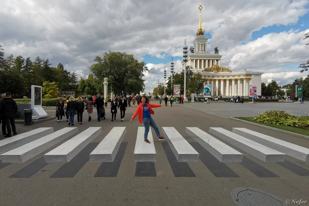 Что проходит на вднх. ВДНХ В Москве. Центральная аллея. Достопримечательности Москвы ВДНХ. Москва фонтан дружбы народов ВДНХ.