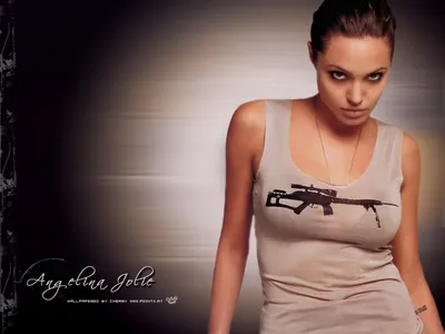 Самые стильные образы Анджелины Джоли: Скачать в HD