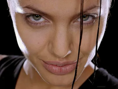 Анджелина Джоли в роли иконических персонажей: удивительные фото