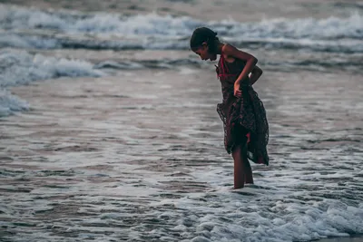 Картинки девушка на берегу моря красивые спиной (68 фото) » Картинки и  статусы про окружающий мир вокруг