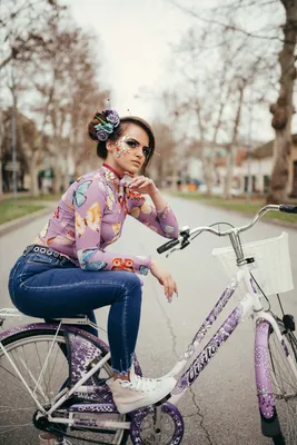 Девушка на велосипеде от Stable Diffusion | Пикабу