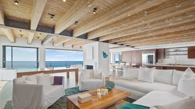 Красивый дом на 2 спальни на берегу моря с кристально прозрачным бассейном  и домашним офисом в Педаси, Панама | Property Investor