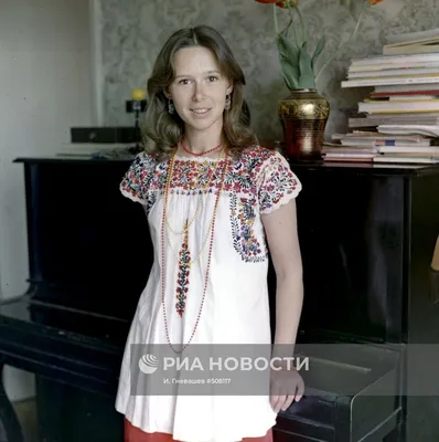 Великолепие на красной дорожке: фотосессии Евгении Симоновой на кинофестивалях