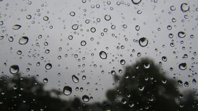 Капли дождя на оконном стекле, день сильного дождя Стоковое Фото -  изображение насчитывающей вечер, падения: 166919578