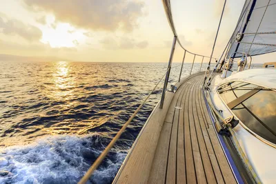Сколько стоит арендовать парусную яхту в Средиземном море. И правда ли, что  арендовать выгоднее, чем иметь свою? | Пикабу