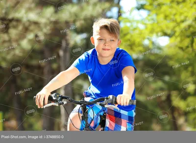 В Красноярском крае пропал семилетний мальчик на велосипеде
