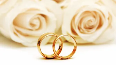 обручальные кольца на белой текстильной свадебной открытке Фото Фон И  картинка для бесплатной загрузки - Pngtree
