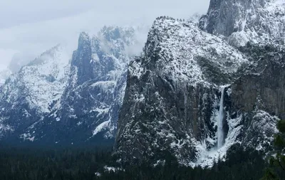 Free Yosemite Wallpaper - Bridalveil Fall in Winter