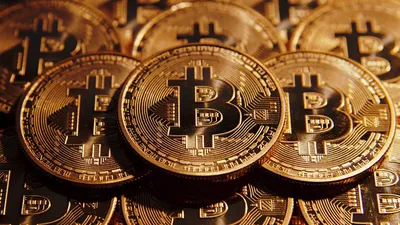 Обои на рабочий стол Монеты Bitcoin крупным планом, обои для рабочего  стола, скачать обои, обои бесплатно