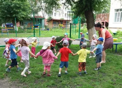 Летом на прогулке. МБДОУ \"Детский сад 182\" г. Владивосток
