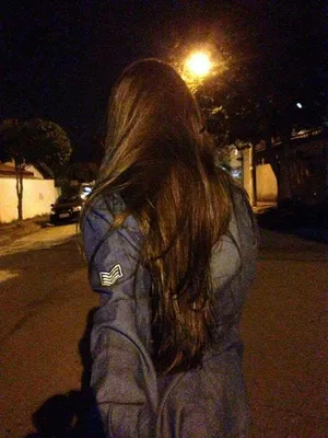 Фото девушек со спины ночью на улице (30 фото) 🌟