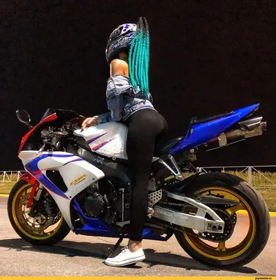 Девушки на мотоциклах (42 фото)