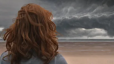 Девушка на море смотрит в закат | Обои для телефона