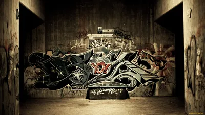 Обои на рабочий стол Ягркое граффити на городской стене (Metal Face), обои  для рабочего стола, скачать обои, обои бесплатно