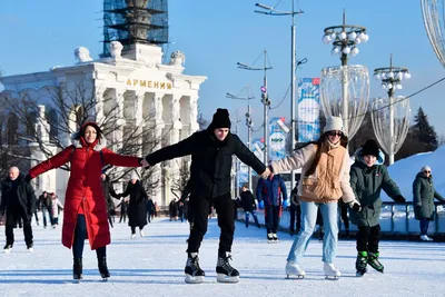 10 эффектных трюков на катке для тех, кому надоело ездить по кругу -  Лайфхакер