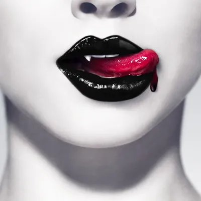 Крупным Планом Of Womans Mouth With Крови — стоковые фотографии и другие  картинки Кровь - Кровь, Губы человека, 2015 - iStock