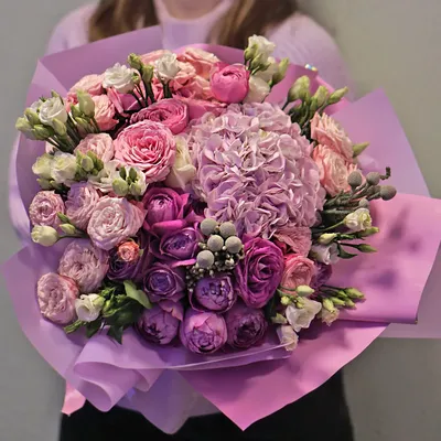 A large assembled bouquet For a birthday: flowers by courier to order