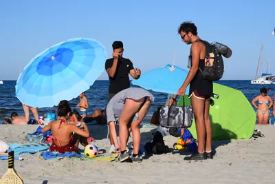 картинки : пляж, море, люди, Зонтики, People on beach, отпуск, весело,  лето, Солнечный загар, мужской, Туризм, весенний перерыв, песок, досуг,  Barechested, океан, берег, путешествовать, день отдыха 6000x4000 - guido46  - 1603932 - красивые картинки - PxHere