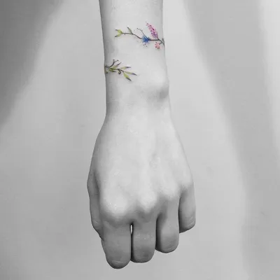 Маленькие татуировки для девушек на руке (58 фото)