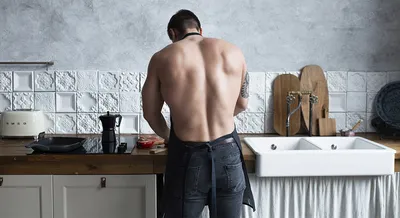 Картинки мужчина на кухне фотографии