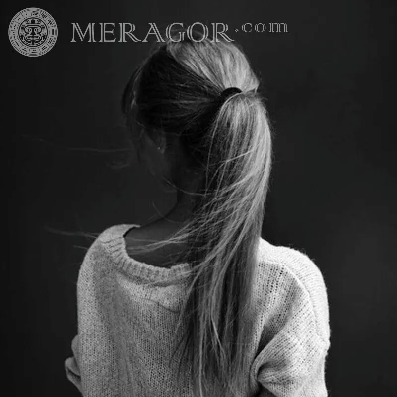 MERAGOR | Черно белое фото невесты на аву со спины