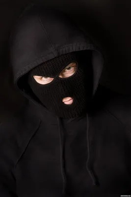 Фото мужчины в чёрной маске с капюшоном на голове — Фотографии для аватара