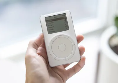 First-gen iPod sells for $29K as nostalgia fuels Apple product bubble