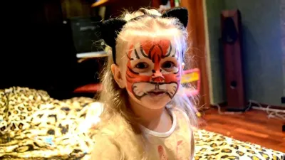 тигрица тематический макияж или лицо краски Стоковое Изображение -  изображение насчитывающей ангстрома, краска: 224196811