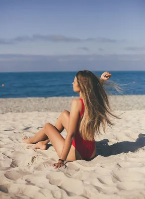 Девушка на пляже | Beach poses, Beach photoshoot, Summer photos